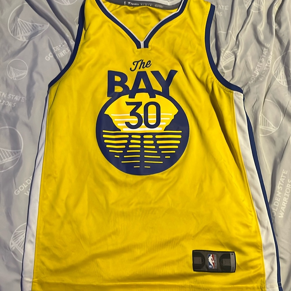 Curry jersey, mens medium, yellow barely worn great condition!